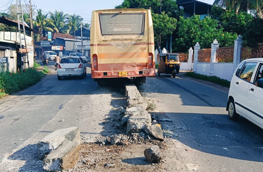 തലോര്‍ പോത്തോട്ടപറമ്പിന് സമീപം വളവില്‍ നിയന്ത്രണംവിട്ട കെഎസ്ആര്‍ടിസി സ്വിഫ്റ്റ് ബസ് ഡിവൈഡറില്‍ ഇടിച്ചു കയറി