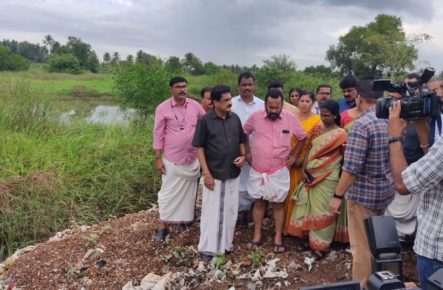 രാത്രിയുടെ മറവില്‍ ടണ്‍ കണക്കിന് മാലിന്യം തള്ളി പാടം നികത്താനുള്ള ശ്രമം നാട്ടുകാര്‍ തടഞ്ഞു