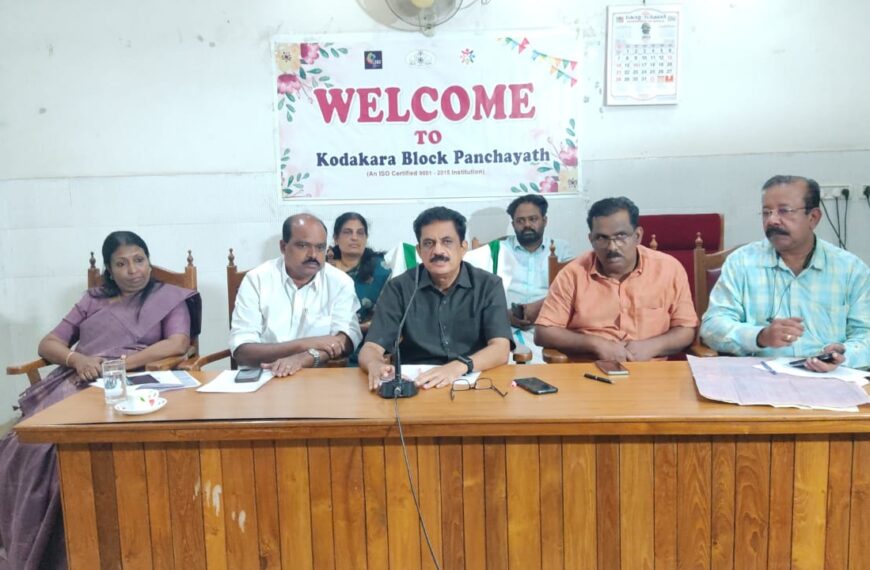 പുതുക്കാട് മാട്ടുമലയില്‍ ഭൂ ഭവന രഹിതരായ ലൈഫ് ഗുണഭോക്താക്കള്‍ക്കായി ഫ്‌ളാറ്റ് സമുച്ചയം ഒരുക്കുമെന്ന് കെ.കെ. രാമചന്ദ്രന്‍ എംഎല്‍എ അറിയിച്ചു