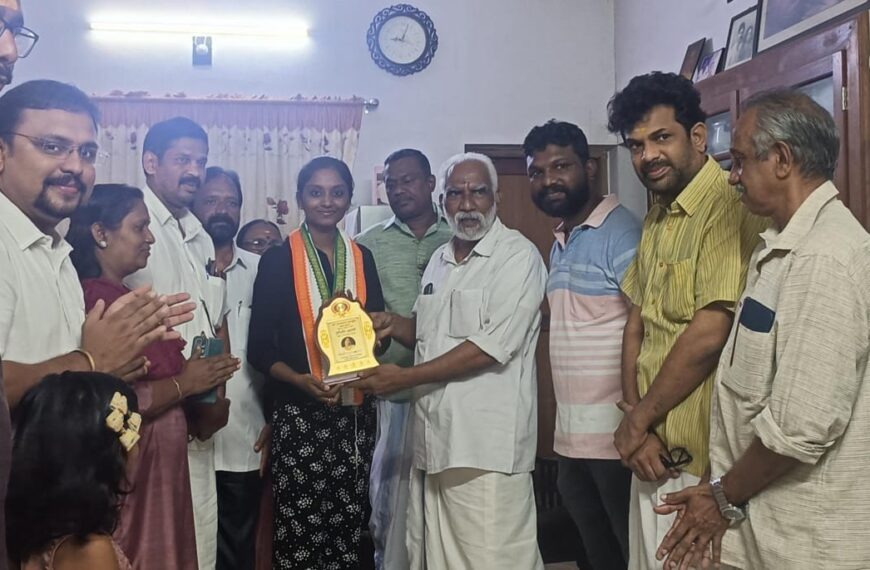 മികച്ച സ്വഭാവ നടിക്കുള്ള സംസ്ഥാന ചലച്ചിത്ര പുരസ്‌കാരം ലഭിച്ച ശ്രീഷ്മ ചന്ദ്രനെ മറ്റത്തൂര്‍ മണ്ഡലം യൂത്ത് കോണ്‍ഗ്രസ് കമ്മിറ്റി ആദരിച്ചു