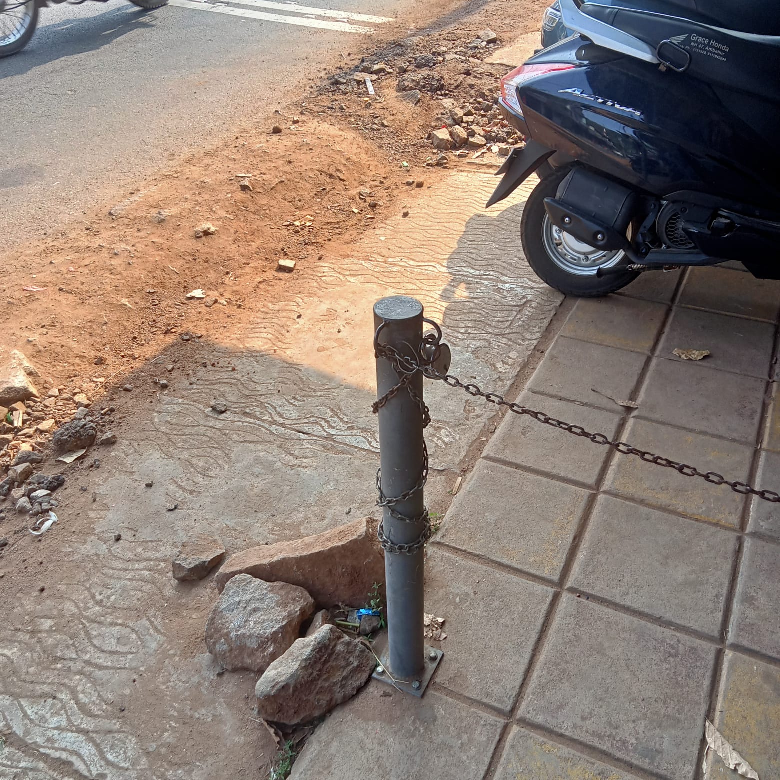 ജലജീവന്‍ പദ്ധതിക്കായി വെട്ടി പൊളിച്ച ആമ്പല്ലൂര്‍ ചിമ്മിനി ഡാം റോഡ്   ഉടന്‍ ഗതാഗത യോഗ്യമാക്കണമെന്ന് രാഷ്ട്രീയ ജനതാദള്‍ ആര്‍ ജെ ഡി ആവശ്യപ്പെട്ടു