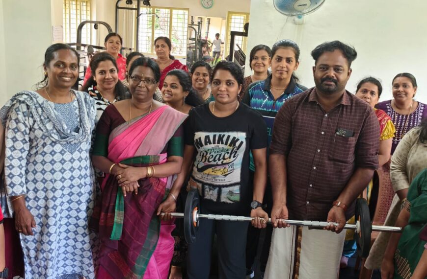 പറപ്പൂക്കര ഗ്രാമപഞ്ചായത്തിലെ വനിതാ ഫിറ്റ്‌നസ് സെന്ററിന്റെ ഒന്നാം വാര്‍ഷിക ആഘോഷവും നവീകരണോദ്ഘാടനവും പഞ്ചായത്ത് പ്രസിഡന്റ് ഇ.കെ. അനൂപ് നിര്‍വഹിച്ചു