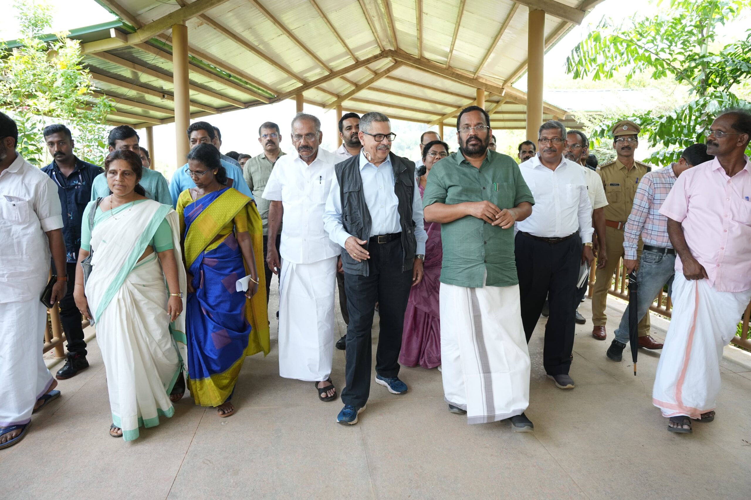 പുത്തൂര്‍ സുവോളജിക്കല്‍ പാര്‍ക്ക് ഓണത്തിന് മുമ്പായി നാടിന്‌സമര്‍പ്പിക്കുമെന്ന് വനം, വന്യജീവി വകുപ്പ് മന്ത്രി എ.കെ. ശശീന്ദ്രനും റവന്യൂ മന്ത്രി കെ. രാജനും അറിയിച്ചു.