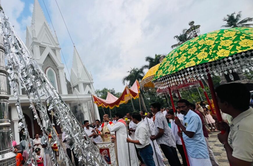 മുരിക്കുങ്ങല്‍ സെന്റ് ജോസഫ് പള്ളിയില്‍ വിശുദ്ധ യൗസേപ്പിതാവിന്റെയും വിശുദ്ധ സെബസ്ത്യാനോസിന്റെയും സംയുക്ത തിരുന്നാളിന് കൊടിയേറി