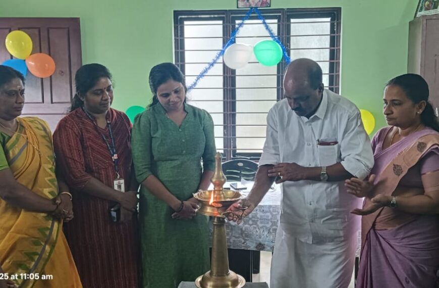 പുതുക്കാട് ആയുഷ്മാന്‍ ആരോഗ്യ മന്ദിര്‍ ഹെല്‍ത്ത് സബ് സെന്റര്‍ കാഞ്ഞൂര്‍ അക്ഷര അംഗനവാടിയുടെ മുകളിലുള്ള സാംസ്‌കാരിക നിലയത്തിന്റെ കെട്ടിടത്തില്‍ താല്‍ക്കാലികമായി പ്രവര്‍ത്തനമാരംഭിച്ചു