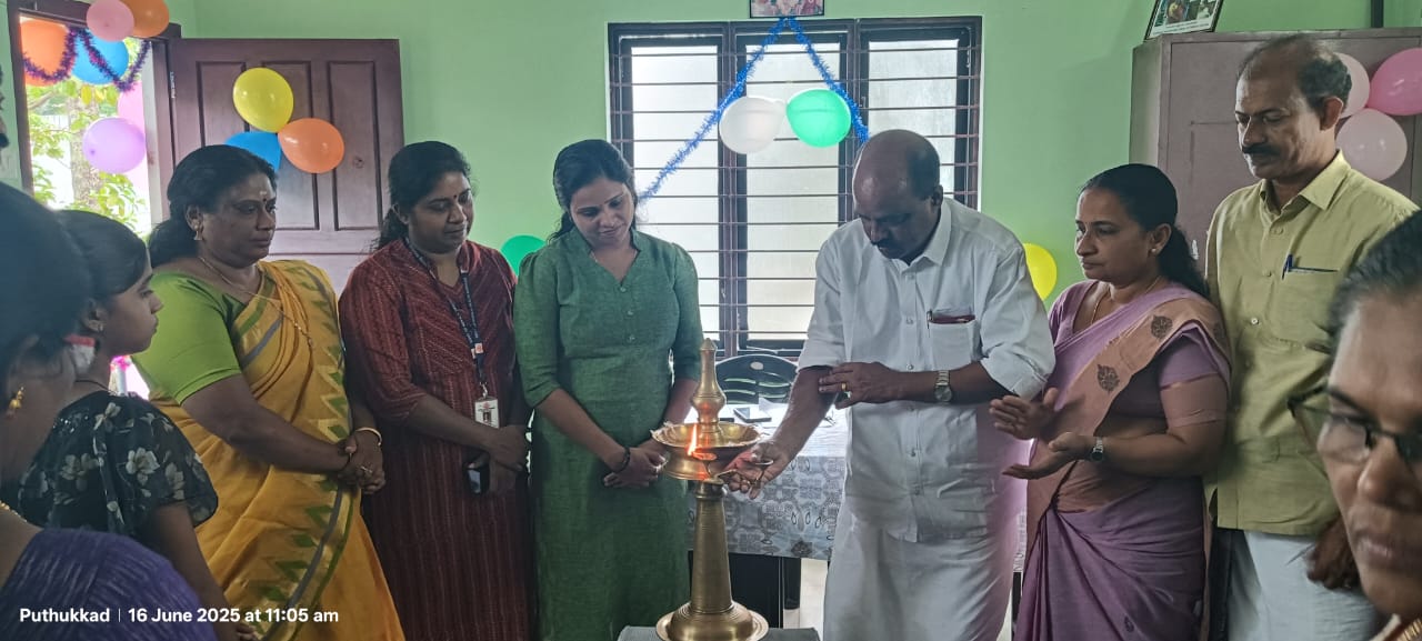 പുതുക്കാട് ആയുഷ്മാന്‍ ആരോഗ്യ മന്ദിര്‍ ഹെല്‍ത്ത് സബ് സെന്റര്‍ കാഞ്ഞൂര്‍ അക്ഷര അംഗനവാടിയുടെ മുകളിലുള്ള സാംസ്‌കാരിക നിലയത്തിന്റെ കെട്ടിടത്തില്‍ താല്‍ക്കാലികമായി പ്രവര്‍ത്തനമാരംഭിച്ചു