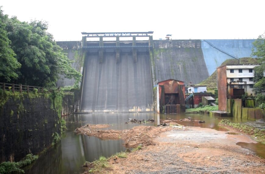 ചിമ്മിനി ഡാമിലേക്കുള്ള നീരൊഴുക്ക് കുറഞ്ഞതോടെ ഡാമില്‍ നിന്നും വെള്ളമൊഴുക്കുന്നത് നിര്‍ത്തിവച്ചു