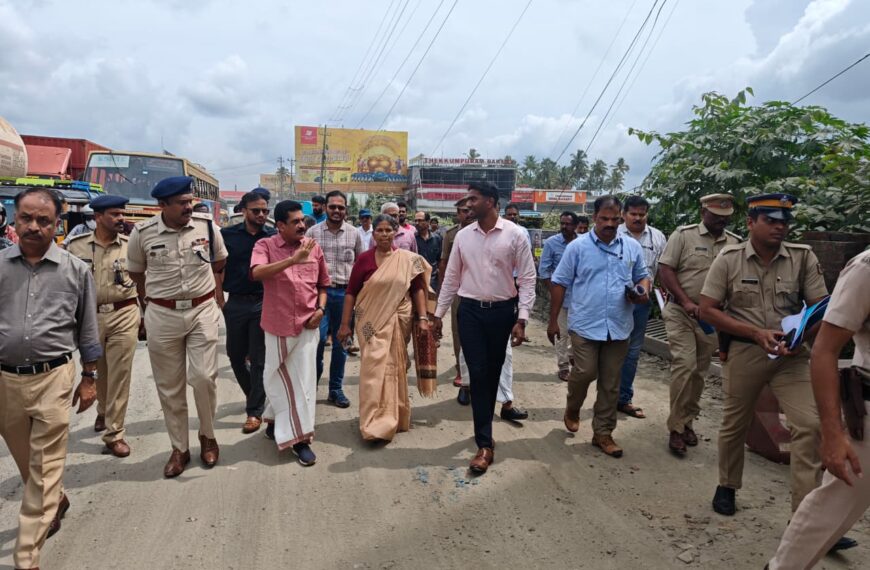  ദേശീയപാതയിലെ ഗതാഗതക്കുരുക്ക് സംബന്ധിച്ച വിഷയത്തില്‍ ഹൈക്കോടതി നിയോഗിച്ച ഇടക്കാല ഗതാഗത മാനേജ്‌മെന്റ് സമിതി കലക്ടറുടെ നേതൃത്വത്തില്‍ ആമ്പല്ലൂരില്‍ പരിശോധന നടത്തി