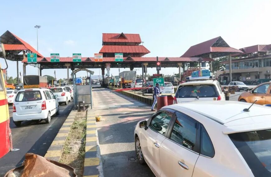 ദേശീയപാതയില്‍ 12 മണിക്കൂര്‍ ഗതാഗതക്കുരുക്കില്‍പ്പെട്ട് കിടക്കുന്നതിന് എന്തിനാണ് ജനങ്ങള്‍ 150 രൂപ ടോളായി നല്‍കുന്നതെന്നു സുപ്രീംകോടതി