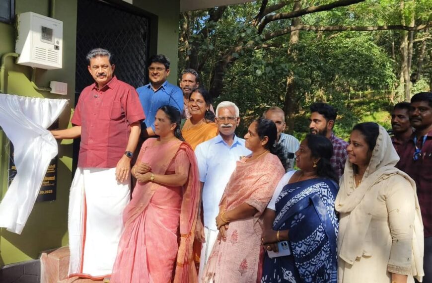 വരന്തരപ്പിള്ളി ഗ്രാമപഞ്ചായത്ത് ചിമ്മിനി ഡാമില്‍ വിനോദ സഞ്ചാരികള്‍ക്കായി നിര്‍മിക്കുന്ന ടോയ്‌ലറ്റ് കോംപ്ലക്‌സിന്റെ ഉദ്ഘാടനം കെ.കെ. രാമചന്ദ്രന്‍ എംഎല്‍എ നിര്‍വഹിച്ചു