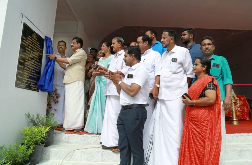  തൃക്കൂർ ഗവ. എൽ.പി. സ്കൂളിന്റെ പുതിയ കെട്ടിടം കെ.കെ. രാമചന്ദ്രൻ എം.എൽ.എ. ഉദ്ഘാടനം ചെയ്തു