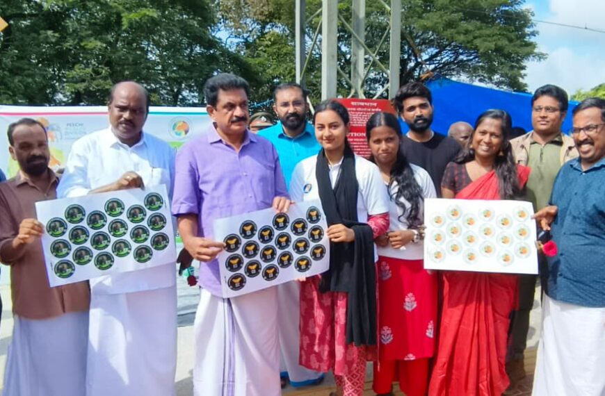 വനവാരാഘോഷത്തിന്റെ ഭാഗമായി പീച്ചി ഫോറസ്റ്റ് ഡിവിഷന്‍ പുതുക്കാട് റെയില്‍വേ സ്‌റ്റേഷനില്‍ സംഘടിപ്പിച്ച പരിപാടി കെ.കെ രാമചന്ദ്രന്‍ എംഎല്‍എ ഉദ്ഘാടനം ചെയ്തു