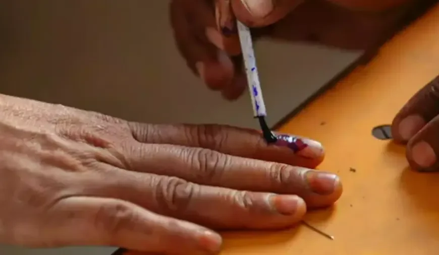 വോട്ട് ഇനി വീട്ടുപടിക്കൽ; ജില്ലയിൽ രണ്ട് ദിവസത്തിനിടെ 5836 പേർ വോട്ട് രേഖപ്പെടുത്തി