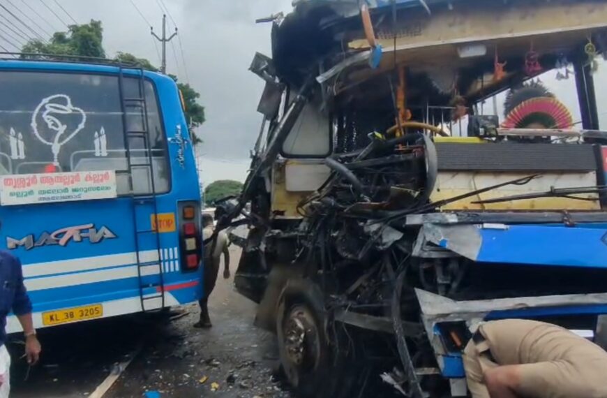 ഒല്ലൂരിൽ ബസുകൾ കൂട്ടിയിടിച്ച് അപകടം; ആരുടെയും പരുക്ക് ഗുരുതരമല്ല