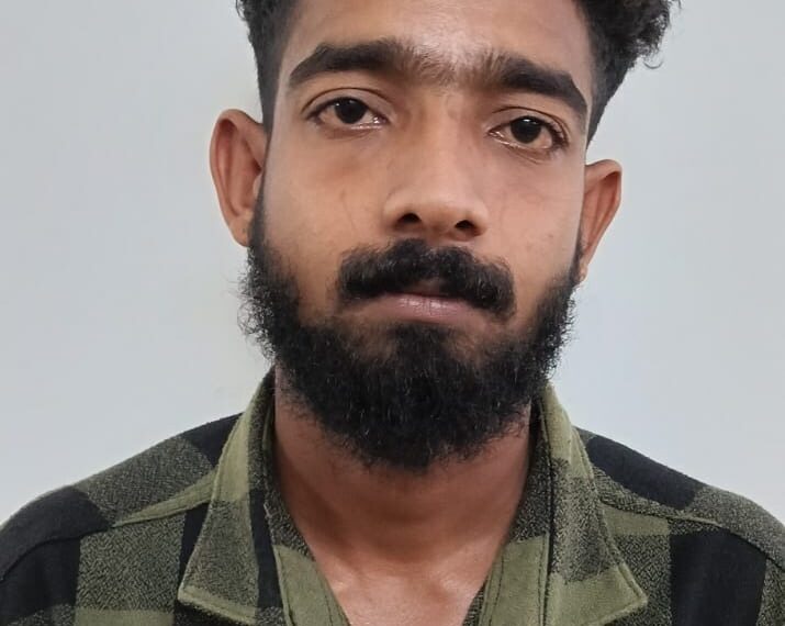 ബൈക്ക് ചോദിക്കാതെ എടുത്തത് ചോദ്യം ചെയ്തതിന് ആക്രമണം; കണ്ണിന് താഴെ പേന കൊണ്ട് കുത്തിപ്പരിക്കേൽപ്പിച്ച പ്രതി അറസ്റ്റിൽ