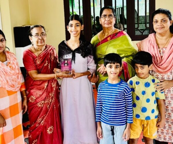 ദേശീയ സ്‌പെല്ലിങ് ബീ ഫസ്റ്റ് റണ്ണറപ്പ് അസ്‌ലിന്‍ ഡേവിസിനെ പ്രിയദര്‍ശിനി സംഘം ആദരിച്ചു
