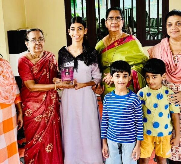 ദേശീയ സ്‌പെല്ലിങ് ബീ ഫസ്റ്റ് റണ്ണറപ്പ് അസ്‌ലിന്‍ ഡേവിസിനെ പ്രിയദര്‍ശിനി സംഘം ആദരിച്ചു