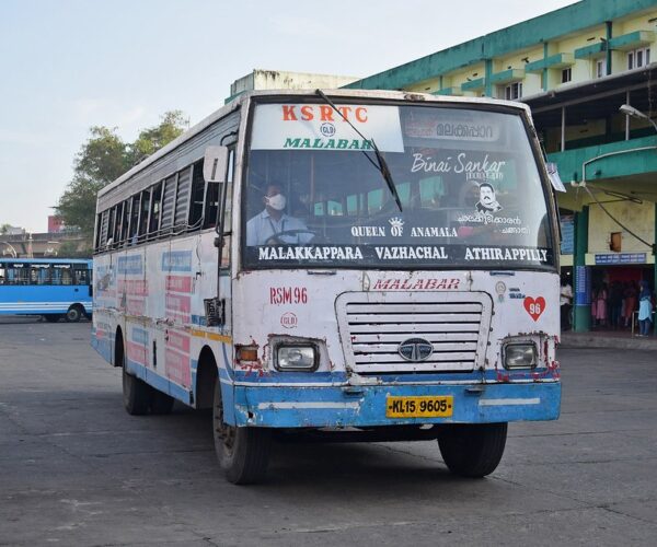 ചാലക്കുടി മലക്കപ്പാറ ബസില്‍ അമിത തിരക്ക്; 80ലേറെ യാത്രക്കാര്‍ കയറിയതായി പരാതി